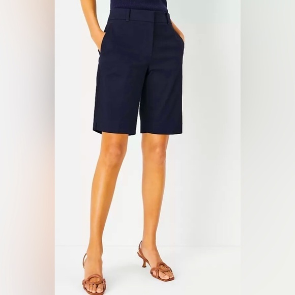 Ann Taylor boardwalk navy shorts, size 8 - Picture 1 of 7
